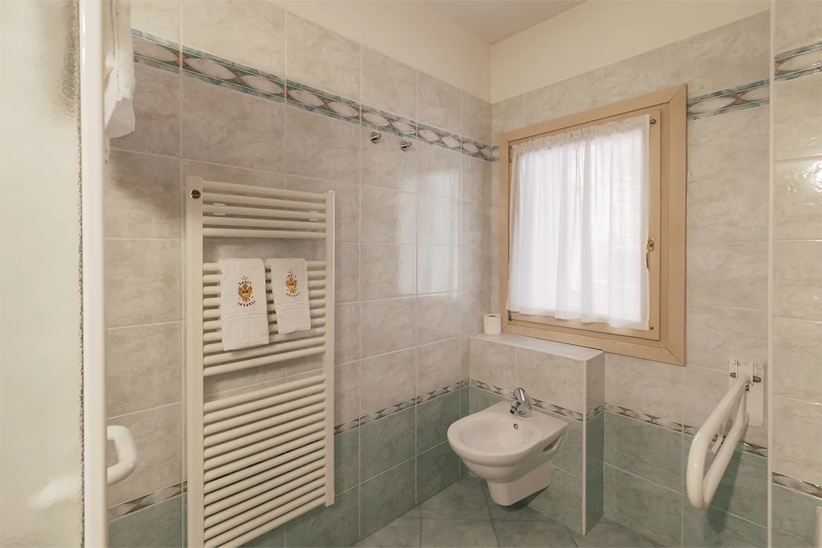 hotel-astoria-camera-familiare-con-bagno