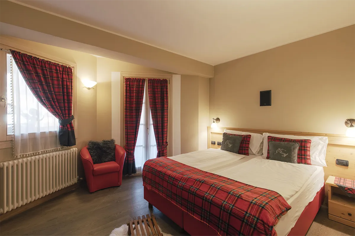 hotel-astoria-double-bedroom
