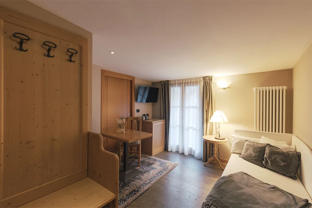 hotel-astoria-idro-suite-room
