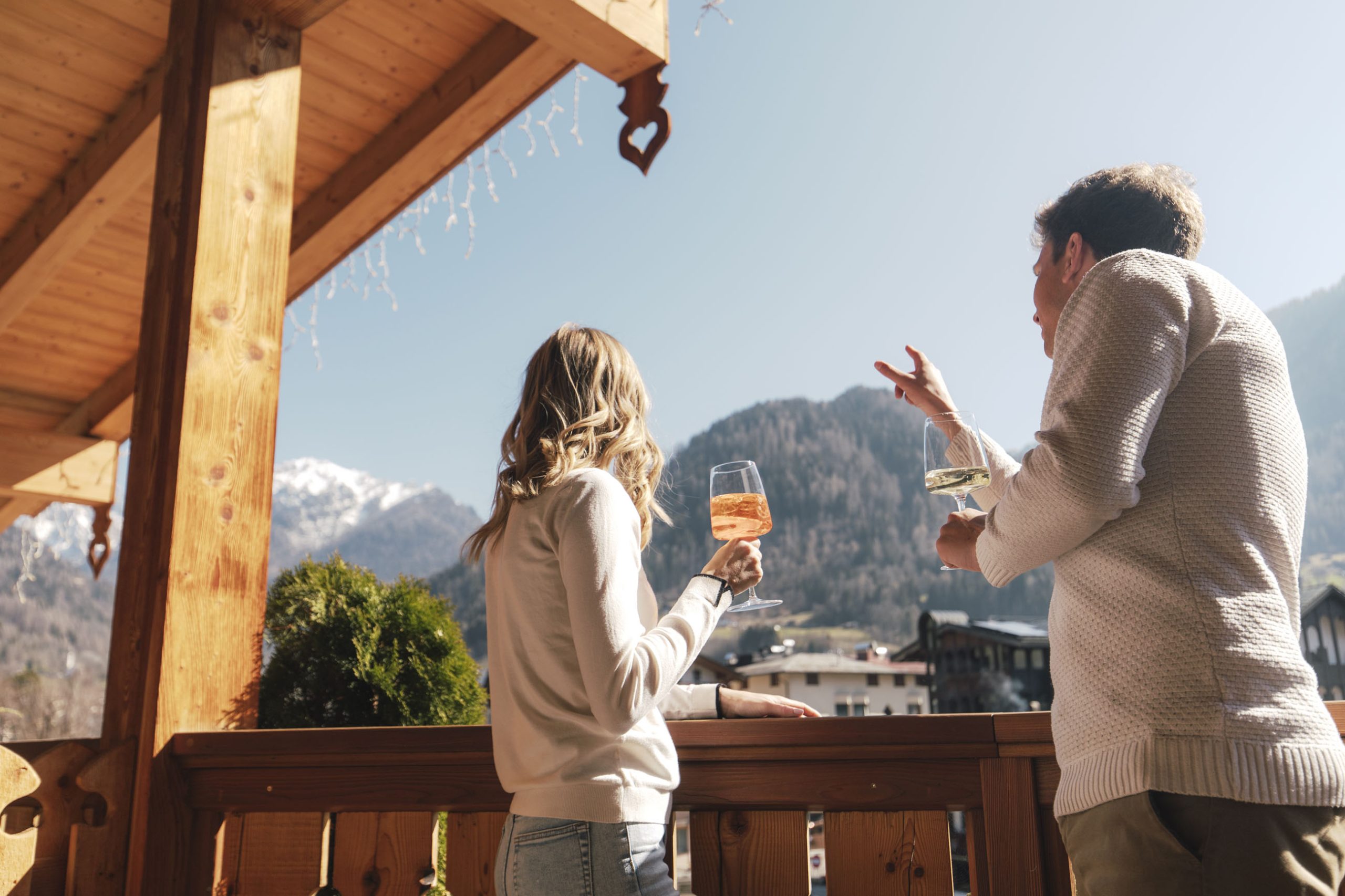 Aperitivo con panorama all'Hotel Astoria di Primiero in Trentino